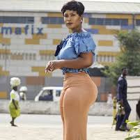 🇨🇲 <em><strong>Claire, Douala</strong></em>